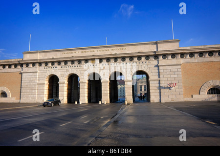 Burgtor gate, entrata principale del palazzo di Hofburg complessa, Vienna, Austria Foto Stock