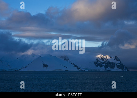 Sull'isola King George al tramonto a sud le isole Shetland Antartide Foto Stock