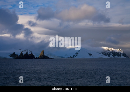 Sull'isola King George al tramonto a sud le isole Shetland Antartide Foto Stock