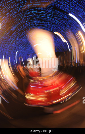 Spirale blured scena notturna all'Auto Show di Londra Foto Stock