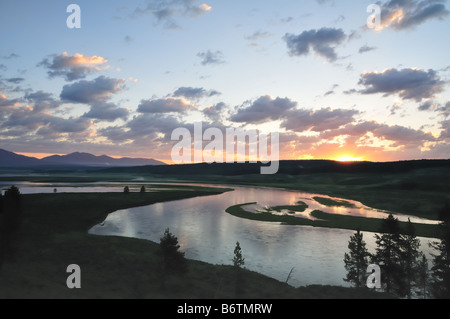 Alba sopra il fiume Yellowstone Foto Stock