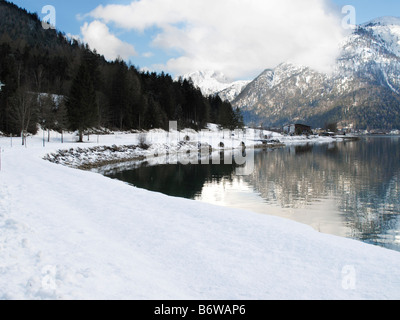 Vista verso Pertisau sul lago sul lago Achensee, Tirolo, Austria Foto Stock