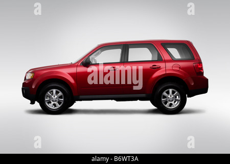 2009 Mazda Tribute in rosso - Driver Profilo laterale Foto Stock