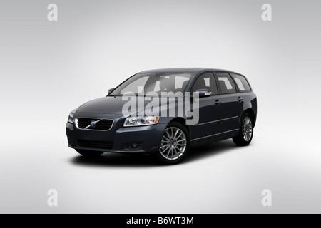 2009 Volvo V50 2.4i in grigio - Vista anteriore angolare Foto Stock