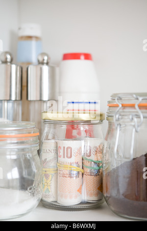 British banconote in un vaso Foto Stock