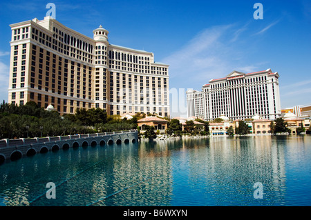 Stati Uniti d'America, Nevada, Las Vegas. Belagio Hotel Casino su nastro i mondi più grande hotel a cinque stelle Foto Stock