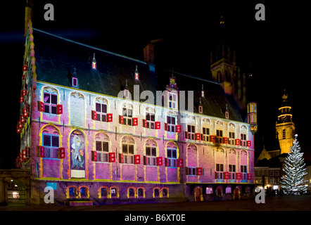 Municipio di luce policromatico sporgenza dall artista francese Patrice Warrener. Piazza del Mercato, Gouda, Paesi Bassi Foto Stock