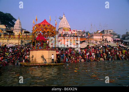 India, Varanasi, fiume Gange, festival di Kartik Purnima Foto Stock