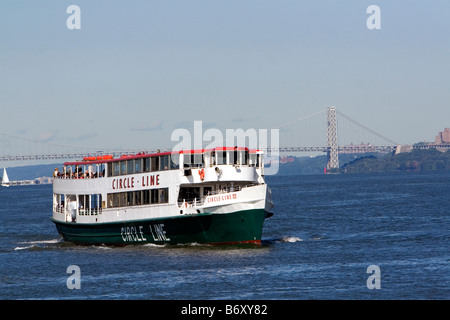 La linea Circle tour in barca sul fiume Hudson in New York City New York STATI UNITI D'AMERICA Foto Stock