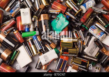 Le batterie in attesa di riciclaggio. Foto Stock