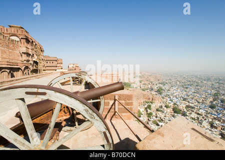 Il vecchio cannone in un fort, Meherangarh Fort, Jodhpur, Rajasthan, India Foto Stock