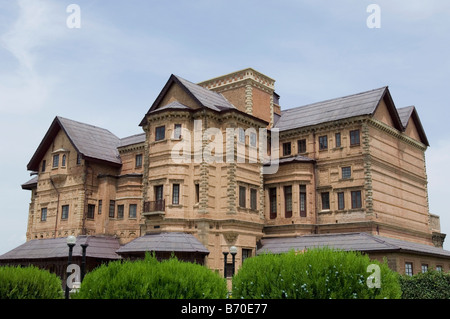 Basso angolo di visione di un palazzo, Amar Mahal Palace, Jammu e Kashmir India Foto Stock