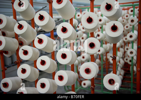 India Indore , mulino tessile di produrre filati e tessuti dal commercio equo il cotone Foto Stock