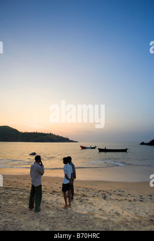 I pescatori alba Om Beach Gokarna Kerala India Foto Stock