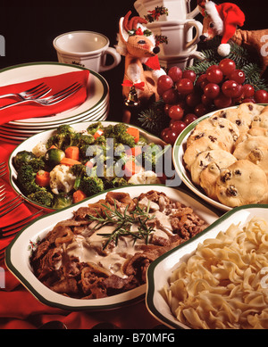 Ricette, brioso raisin cookies, verdura invernale nel limone semi di papavero medicazione, carni bovine stoganoff. Il dessert Foto Stock