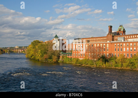 Il fiume Merrimack e Mill distretto di Manchester del New Hampshire USA Foto Stock