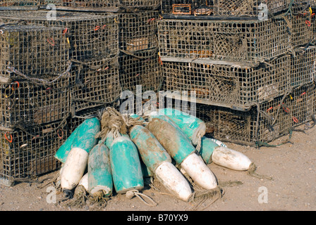 Le trappole a base di aragosta e bouys, Long Island, New York, Stati Uniti d'America Foto Stock