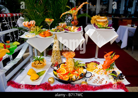 South Beach di Miami , Ocean Drive , cibo display con frutti di mare , Moda , terrazza o veranda , marciapiede ristorante medi Foto Stock