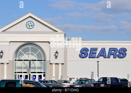 La facciata esterna del Sears department store con il segno e il logo presso il Cape Cod Hyannis Mall ma.. Stati Uniti d'America Foto Stock