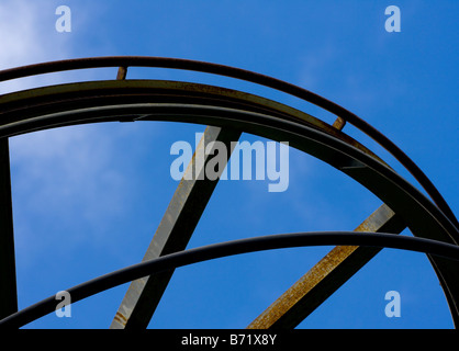 Ski lift meccanismo agaisnt ruota blu cielo Foto Stock