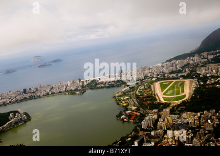 Paesaggi spettacolari come si vede dalla famosa montagna Crocovado a Rio. Foto Stock