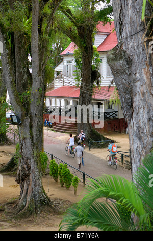 Il Suriname, Paramaribo, case storiche vicino al Old Fort Zeelandia chiamato. Foto Stock