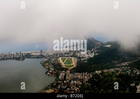 Paesaggi spettacolari come si vede dalla famosa montagna Crocovado a Rio. Foto Stock