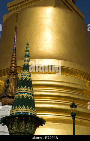 Architettura del Grand Palace, Phra Borom Maha Ratcha Wang, Bangkok, Thailandia Foto Stock