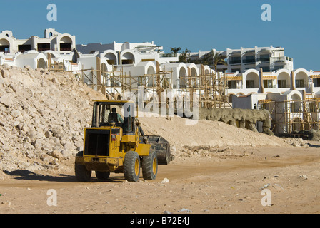 Bulldozer e sito in costruzione in Egitto Foto Stock