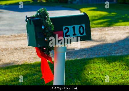 Palm Beach Shores , bizzarro bizzarro divertente mail o caselle lettera , ghirlanda di Natale & nastro rosso . Decorazione di natale in Florida sun Foto Stock