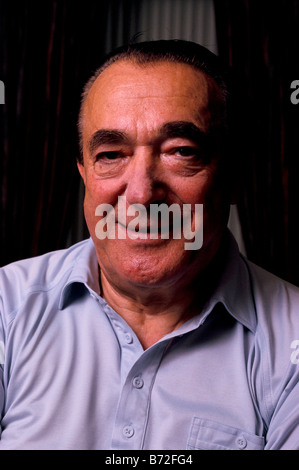 Robert Maxwell, media mogul, e proprietario del gruppo specchietto quotidiani, nel suo appartamento attico al piano superiore dello specchio, luglio 1990. Foto Stock
