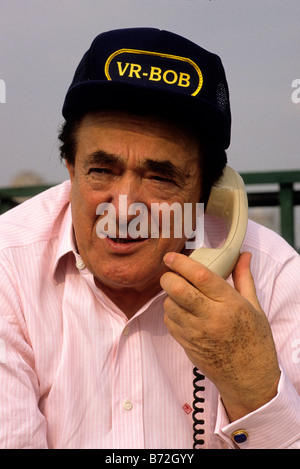 Robert Maxwell, media mogul, e proprietario del gruppo specchietto quotidiani, parla al telefono il suo segretario sul tetto Foto Stock