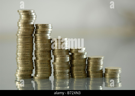 Pound monete impilate Foto Stock