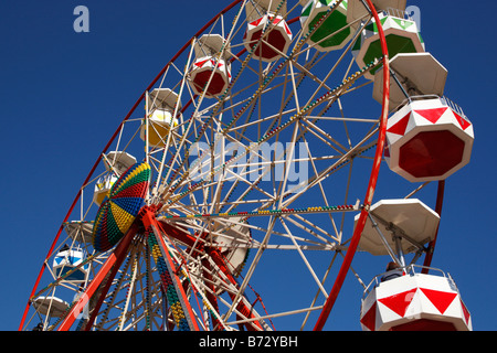 Fiera ruota panoramica sul clock tower square a V&A Waterfront, Città del Capo SUD AFRICA Foto Stock