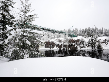 Motoslitta ponte sopra il fiume francese, Ontario, Canada Foto Stock