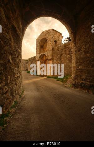 Fotografia del gateway al castello La Rocca Albornoziana in La Spoleto ITALIA Foto Stock