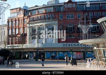 Le vendite di gennaio 2009 banner offrendo 70 per cento off nella finestra del ramo Debenhams in Bournemouth Foto Stock