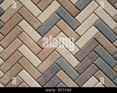 Mattone lastricatori in una struttura a lisca di pesce Foto Stock