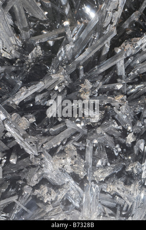 Cristalli Stibnite Foto Stock