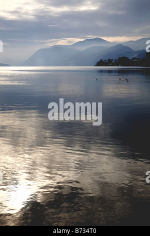 Una vista del lago d'Orta, Italia Foto Stock