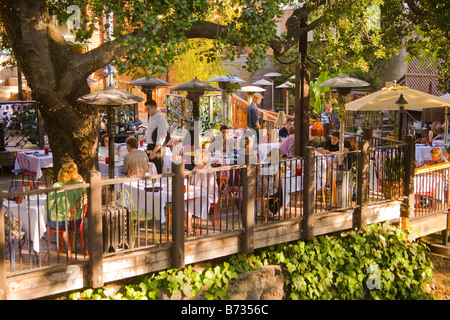 Patio esterno di Novo Ristorante San Luis Obispo California Stati Uniti Foto Stock