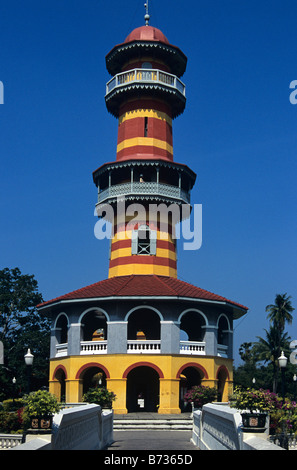 I saggi Lookout o Torre Osservatorio (1881) di Bang Pa-In Palace (Royal Summer Place), vicino Ayuthaya, Thailandia Foto Stock