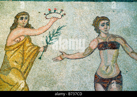 2000 anno vecchio mosaici Romani a Romana del Casale di Piazza Armerina, SICILIA, ITALIA. Le ragazze in bikini Foto Stock