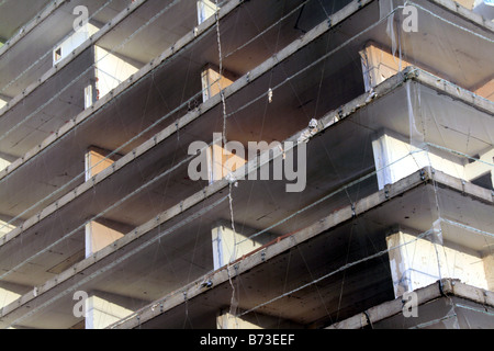 La ristrutturazione di un vecchio ufficio edificio a blocco Foto Stock