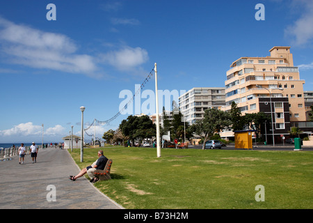 Vista lungo beach road sea point Città del Capo SUD AFRICA Foto Stock