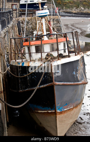 Barca da pesca ormeggiate nel porto di Barmouth Gwynedd Galles del Nord Foto Stock