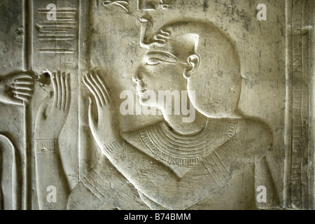 Lavoro di soccorso da sette cappelle presso il tempio di Seti I a Abydos, Valle del Nilo in Egitto Foto Stock