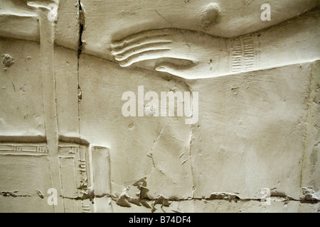 Lavoro di soccorso da sette cappelle presso il tempio di Seti I a Abydos, Valle del Nilo in Egitto Foto Stock