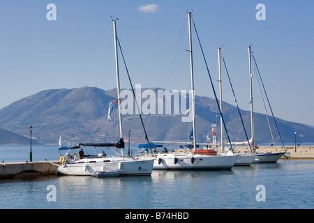 Barche nel porto - Sami, Cefalonia, Grecia Foto Stock