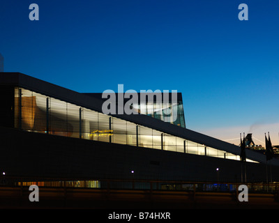 Oslo opera house di notte Foto Stock